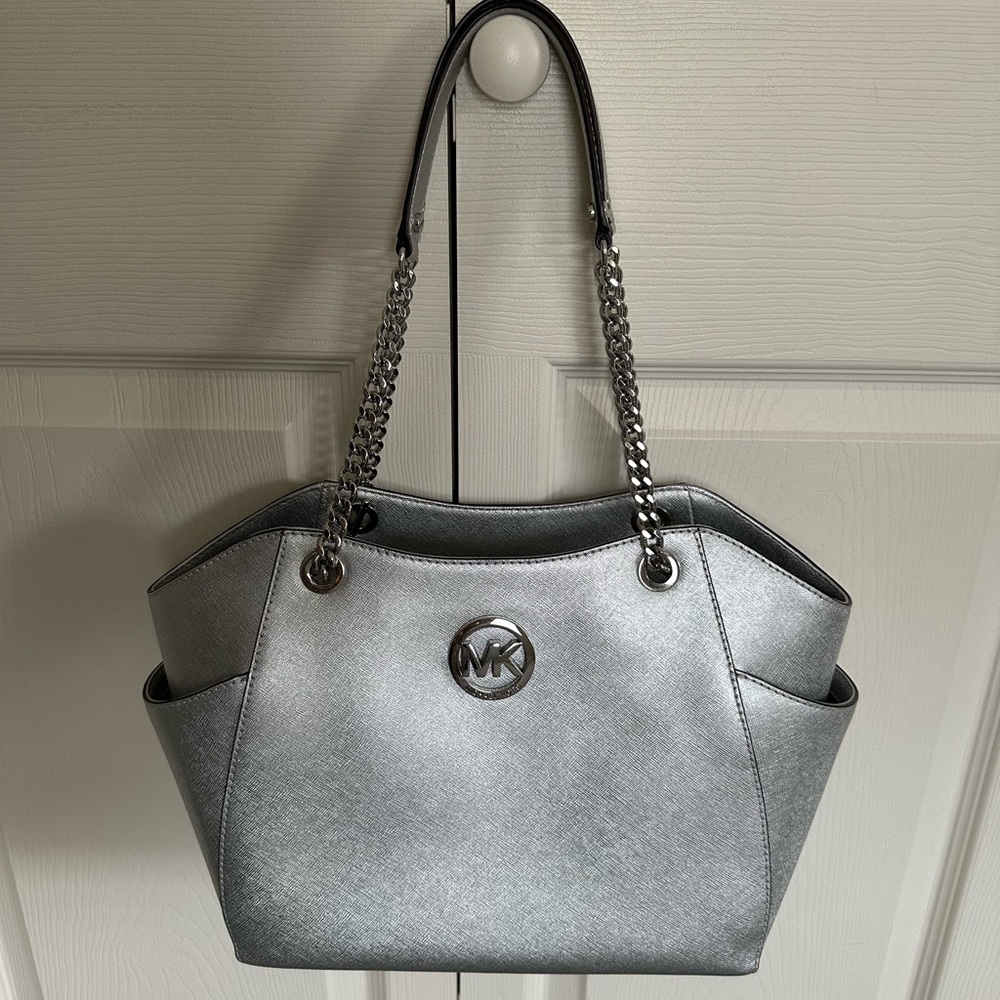 CLOSET CLOSING - OFFERS WELCOME! Michael Kors Handbag